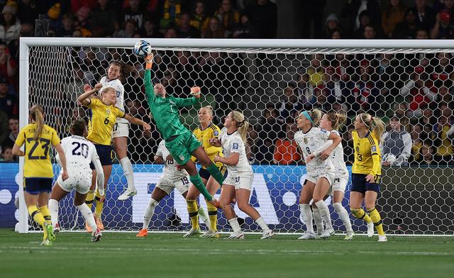 瑞典队客场积极抗衡取得争议点球的简单介绍