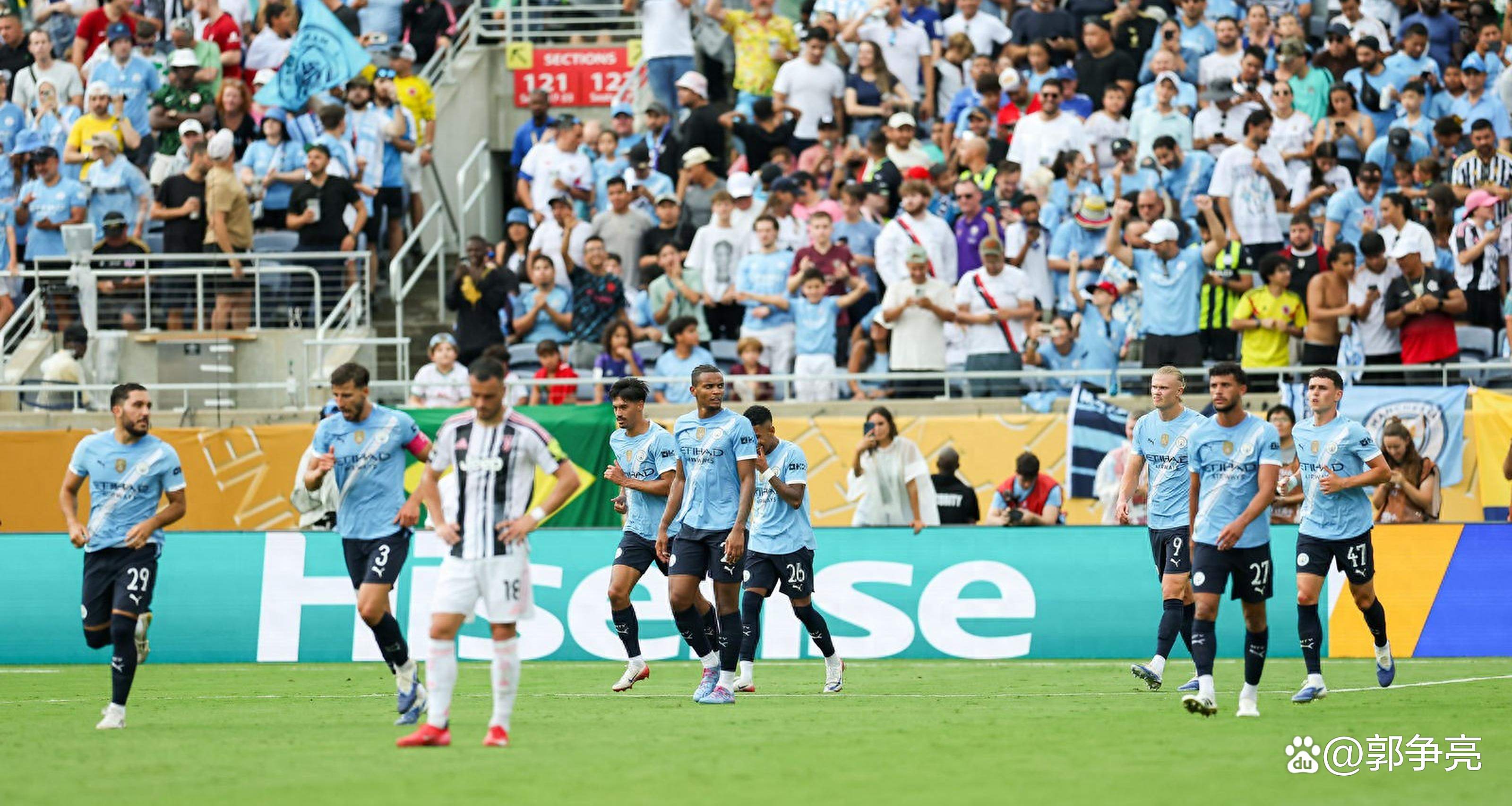 曼城球迷欢呼，对手难以组织反击