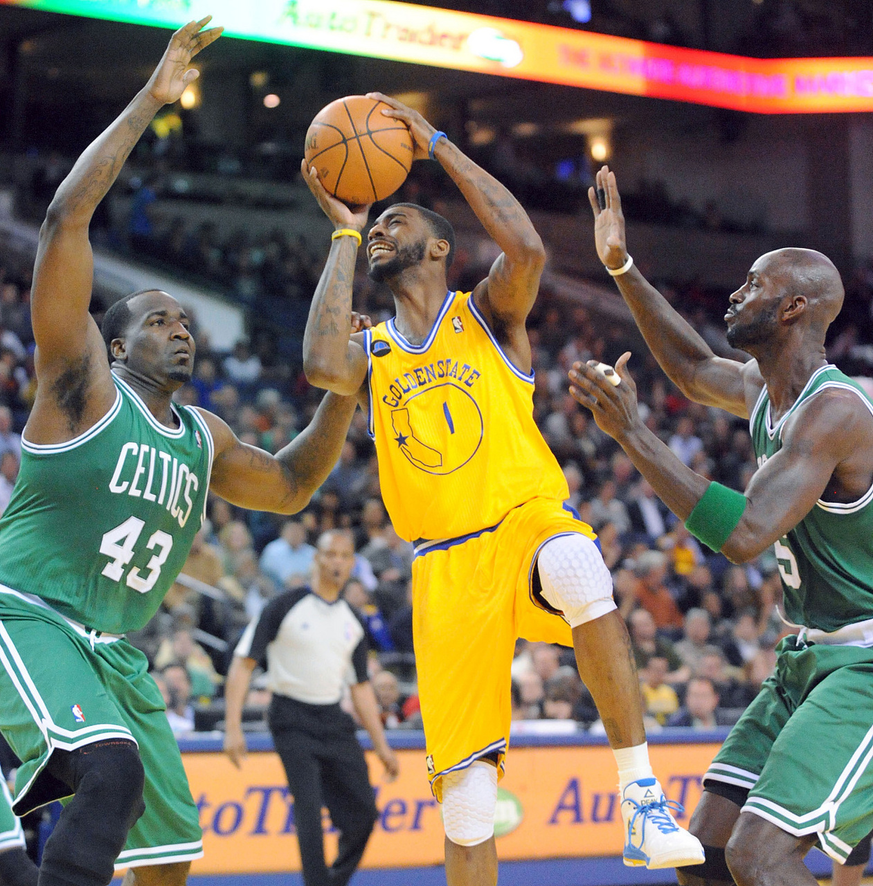 勇士击败凯尔特人,取得十连胜 勇士击败凯尔特人,取得十连胜