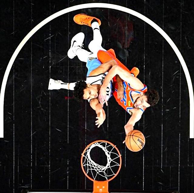 老鹰客场逆袭尼克斯,外线火力全开 老鹰客场逆袭尼克斯,外线火力全开