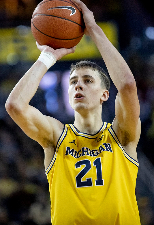 包含韩国队横扫马来西亚队，黄鸭组合高光表现的词条