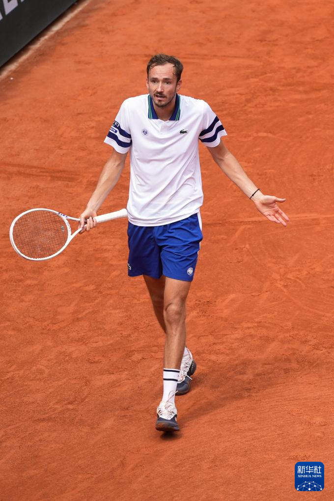 戴维斯杯险胜法网，梅德韦杰夫惊艳四座