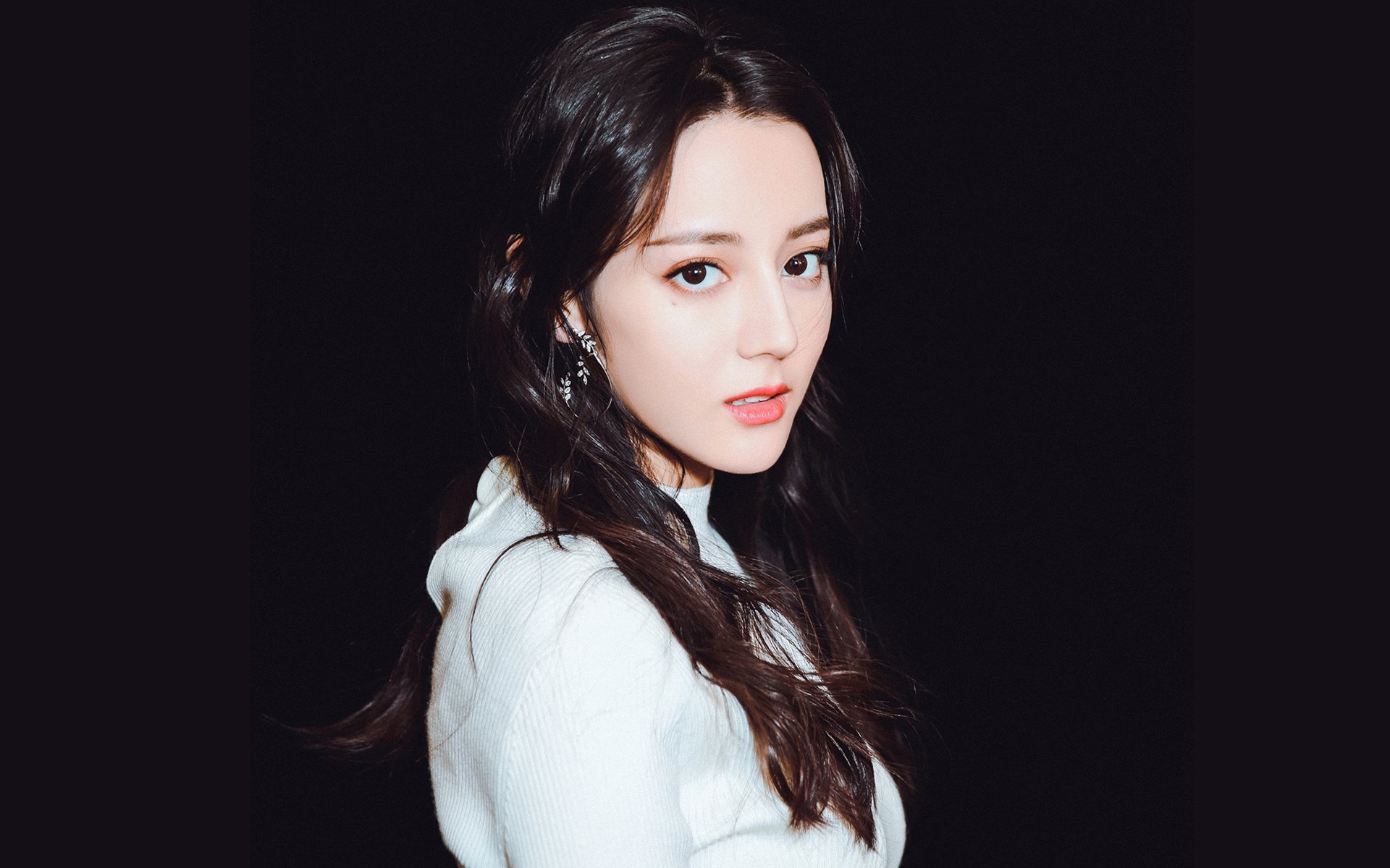 赛场两重天,哈登点燃定义巨星价值,凯尔特人体系诠释团队胜利