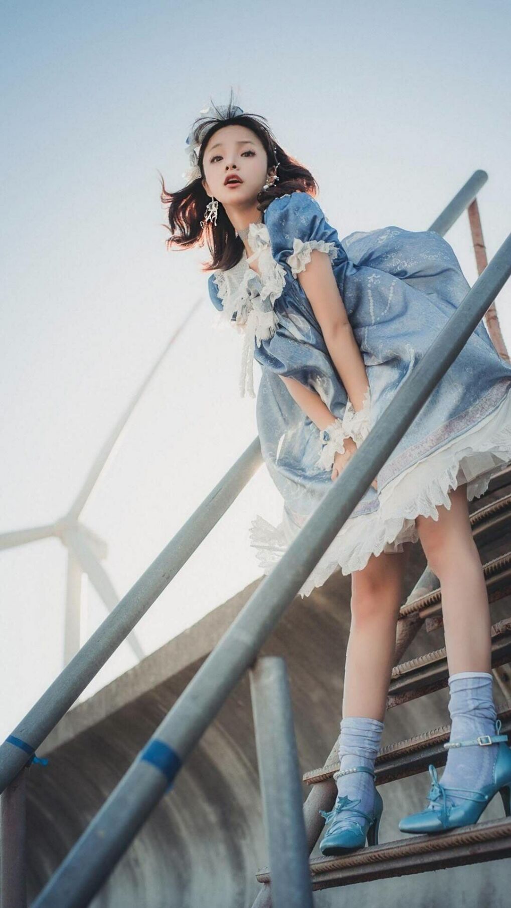 东方的深圳，西方的湖，当浓眉接管欧冠，CBA的铁血正在鏖战